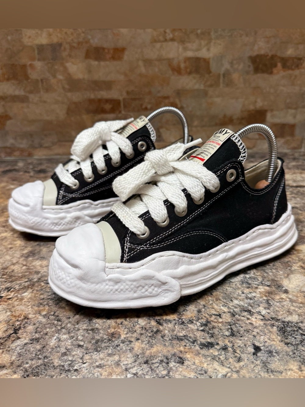 MAISON MIHARA YASUHIRO "HANK" OG SOLE LOW TOP SNEAKER A08FW728 SIZE 37 5M 7W